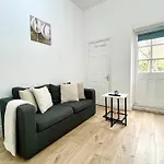 Garden Flat-Great Transport Link To Central London