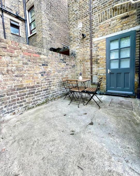Apartment Garden Flat-great Transport Link To London
