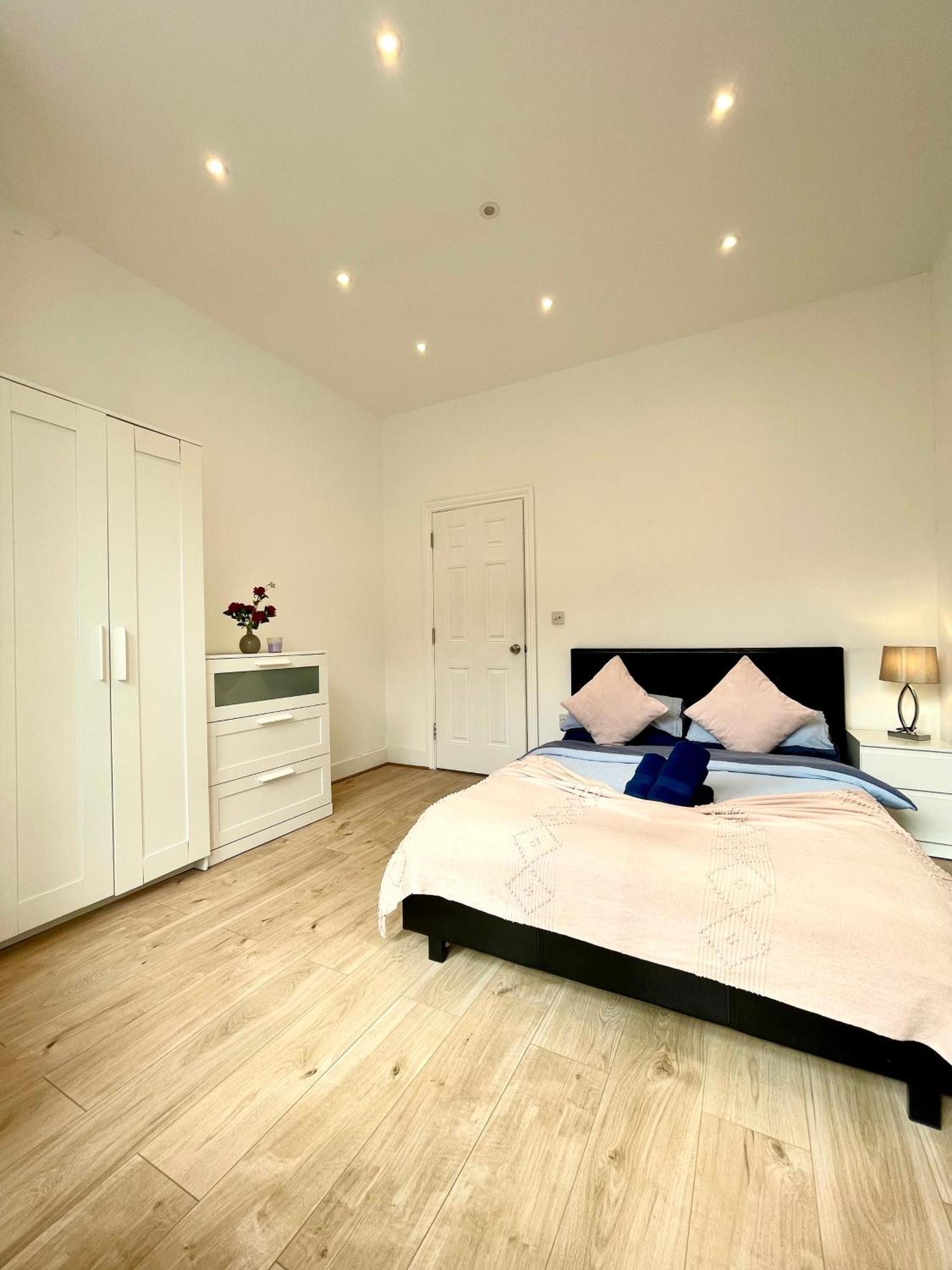 Garden Flat-great Transport Link To *